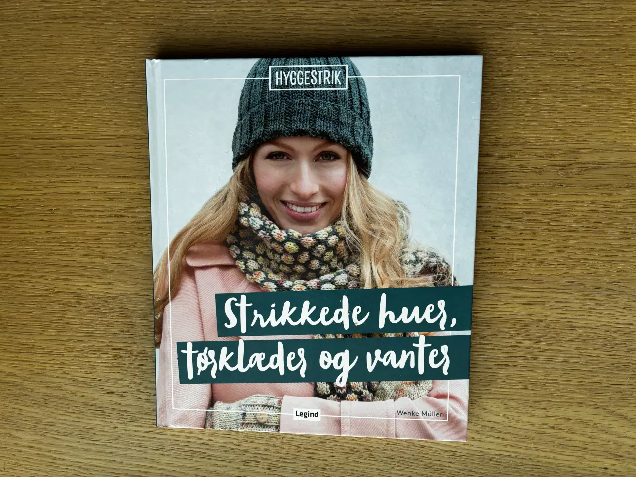 Billede 1 - HYGGESTRIK - Strikkede huer, tørklæder og vanter