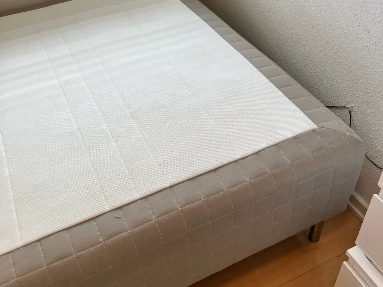 Billede 4 - Boxmadras med stålben Ikea