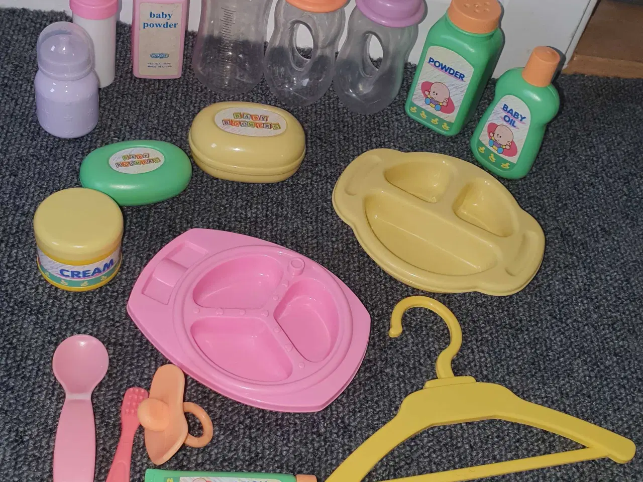 Billede 1 - Dukke pusle tilbehør 18 dele 