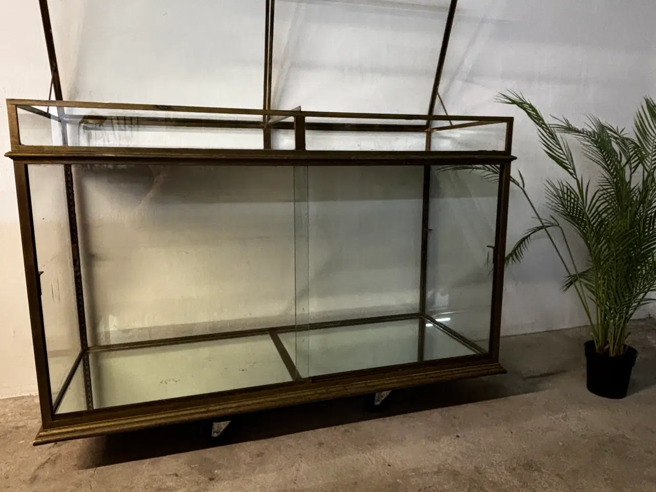 Billede 1 - Eksklusiv fransk vitrine desk i messing