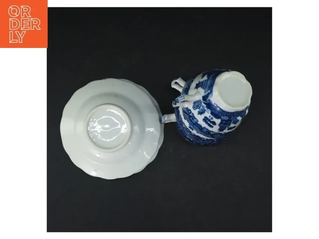 Billede 4 - Blå og hvid porcelænste service (str. Kopper. ø. 10 cm. tallerkener. ø. 15,5 cm)
