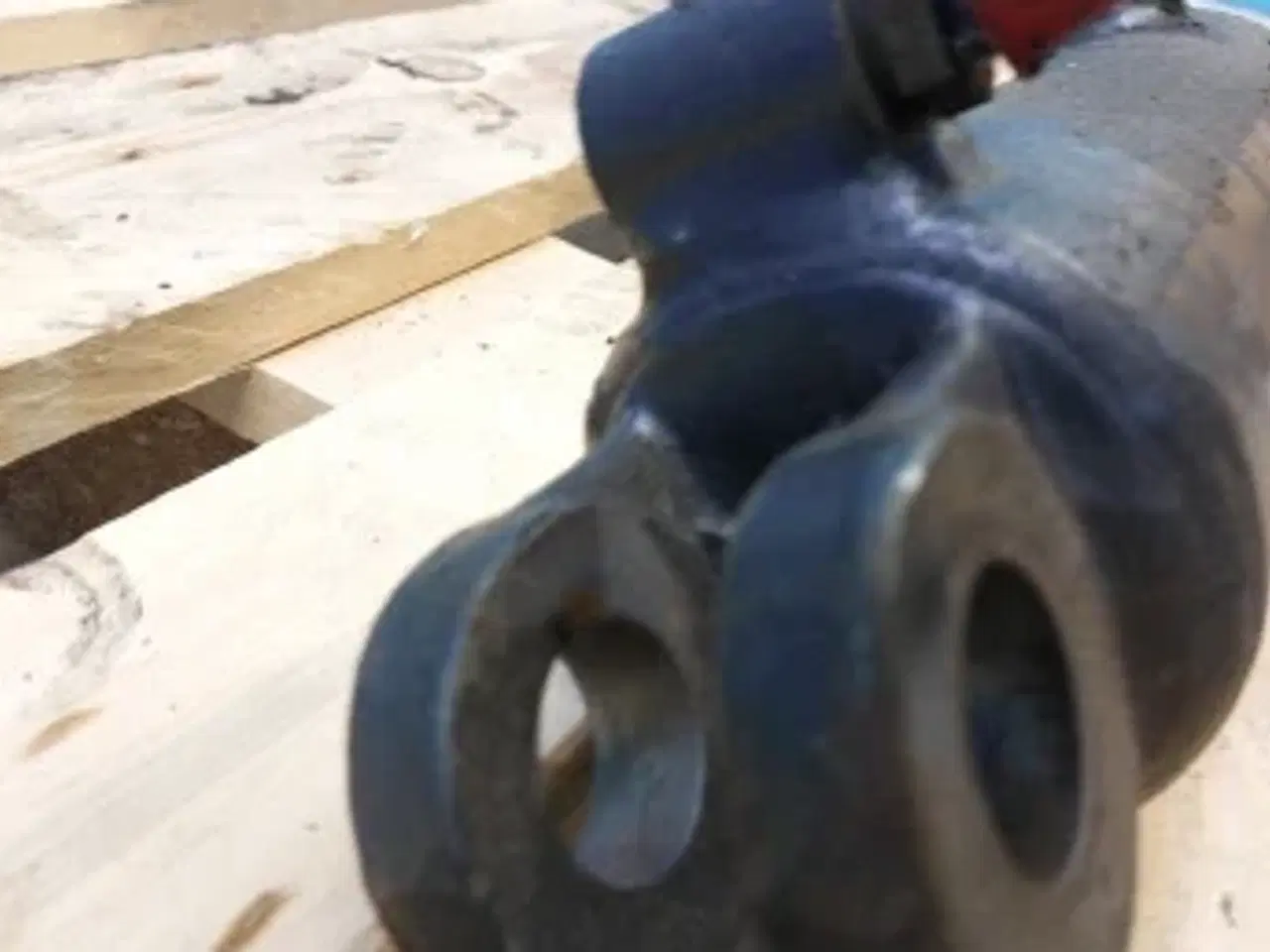 Billede 2 - Valmet 705 Løftecylinder L.  30210000