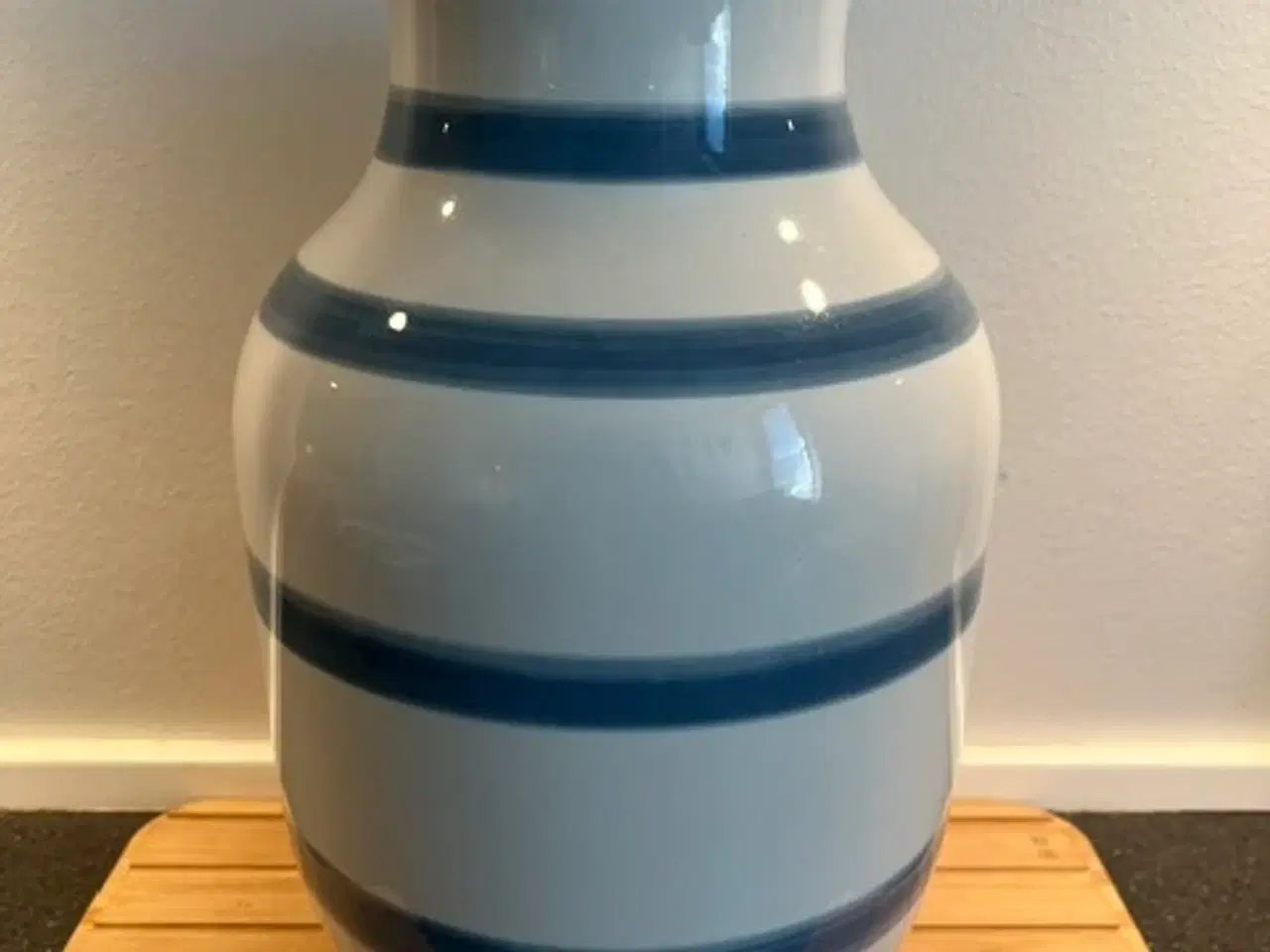 Billede 2 - Stor Kähler Omaggio vase - højde 30,5 cm lyseblå