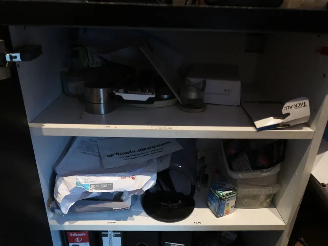 Billede 3 - 2 stk. Skabe med indhold