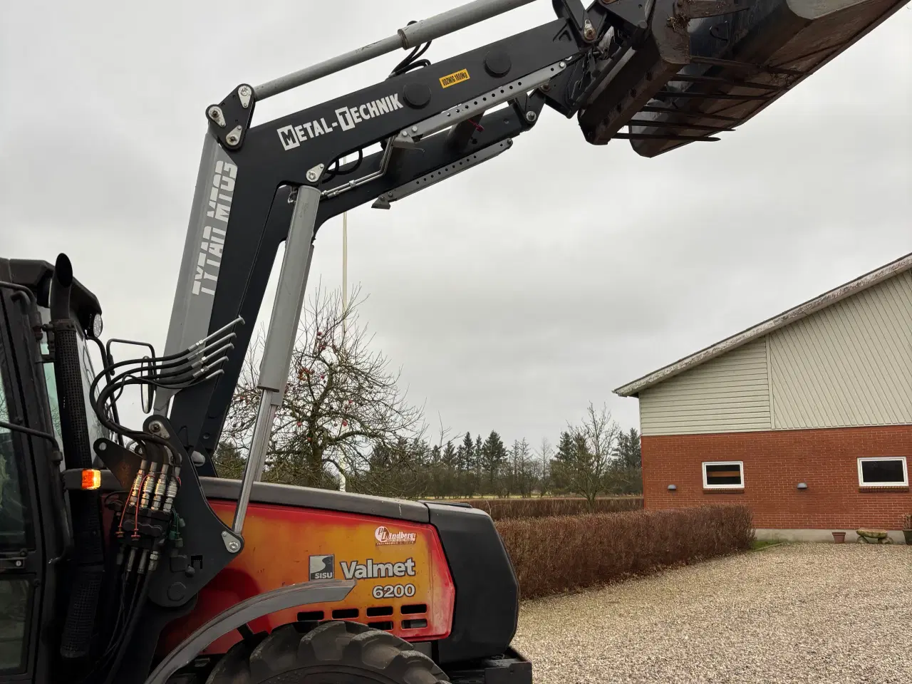 Billede 3 - Valmet 6200 med frontlæsser. 3100 timer 