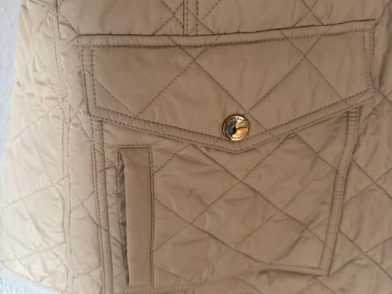 Billede 9 - Burberry quiltet jakke – beige, næsten som ny