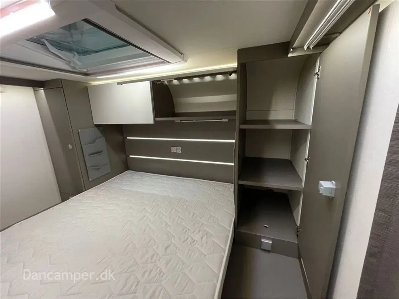 Billede 15 - 2024 - LMC Tourer H 720 Lift LMC Tourer H 720 Lift, 140 Hk, 9-trins aut., El-støttefødder, vandbåren varme i gulvet samt blæsevarme - en god vintervogn