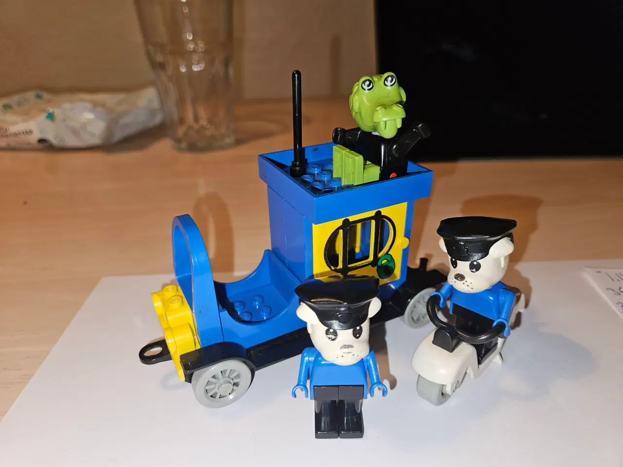 Billede 2 - Lego Fabuland 3639 politibil komplet med bonus pol
