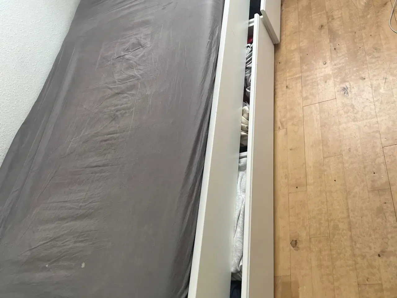 Billede 3 - Senge/spisebord/stuebord/sofa/tv bord