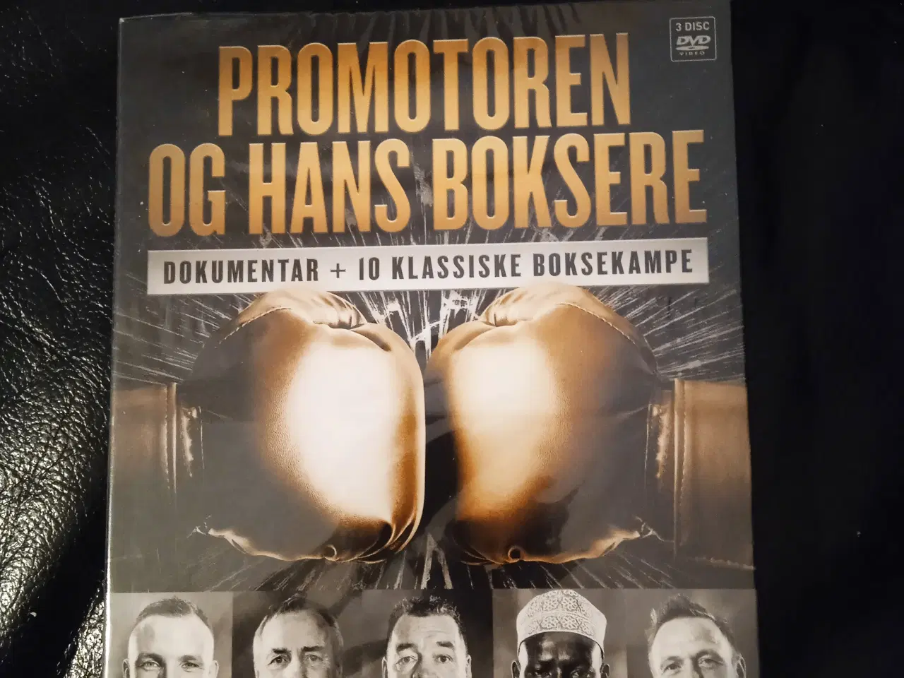 Billede 1 - Promotoren og hans boksere 