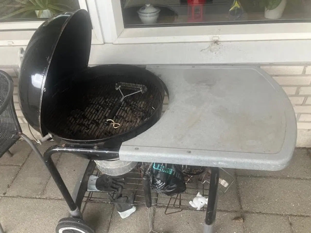 Billede 2 - Webergrill m/sidebord. 