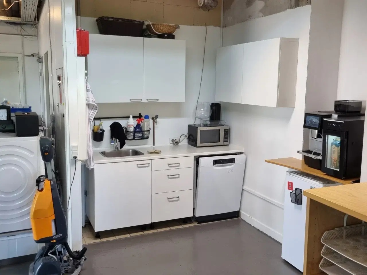 Billede 8 - Lager med kontor