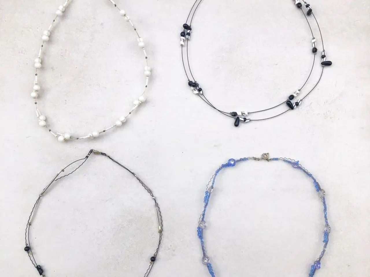 Billede 14 - Håndlavet, unik halskæde med sorte glasperler