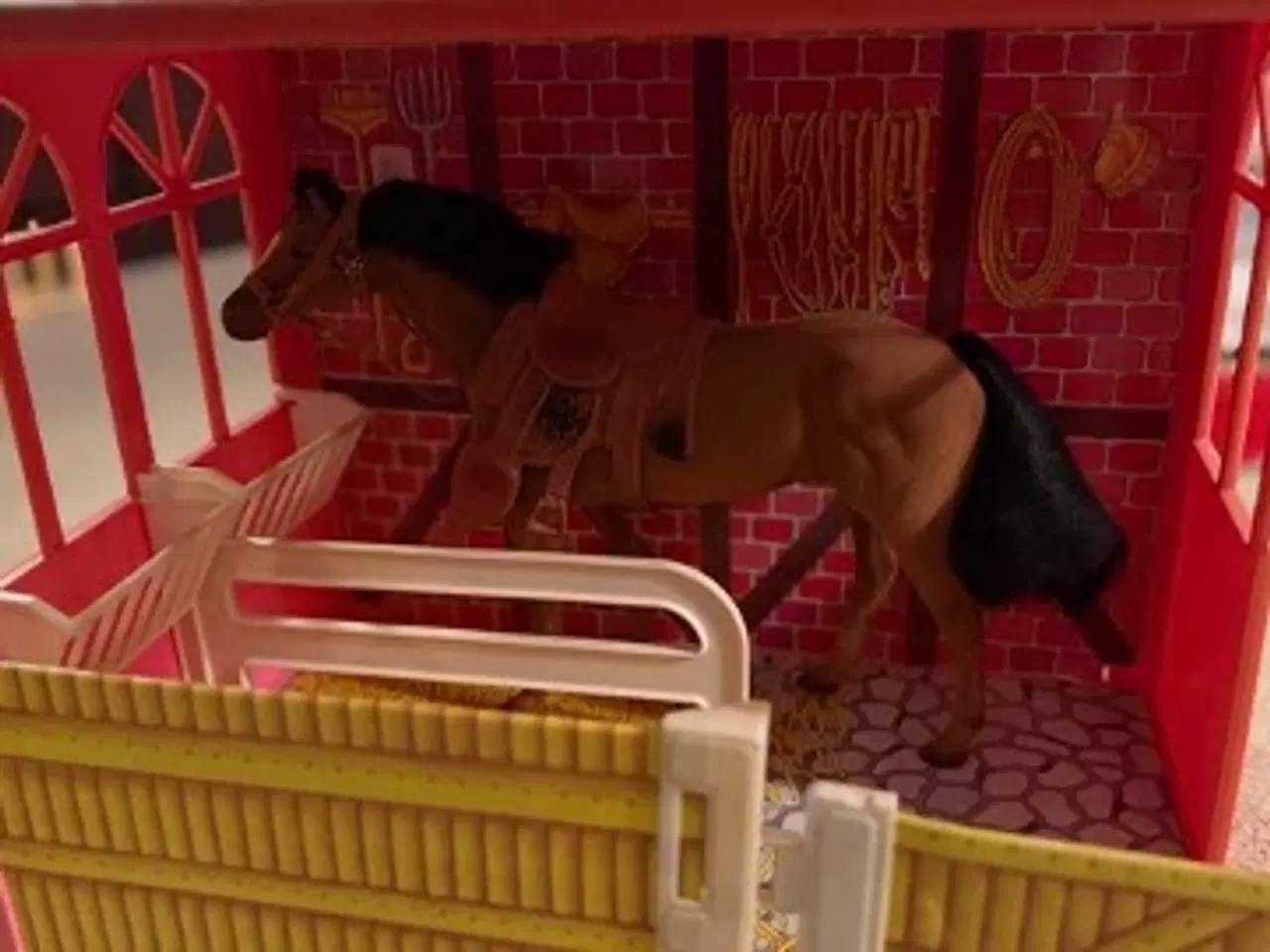 Billede 3 - Hestetrailer med tilbehør - Hestestald medfølger