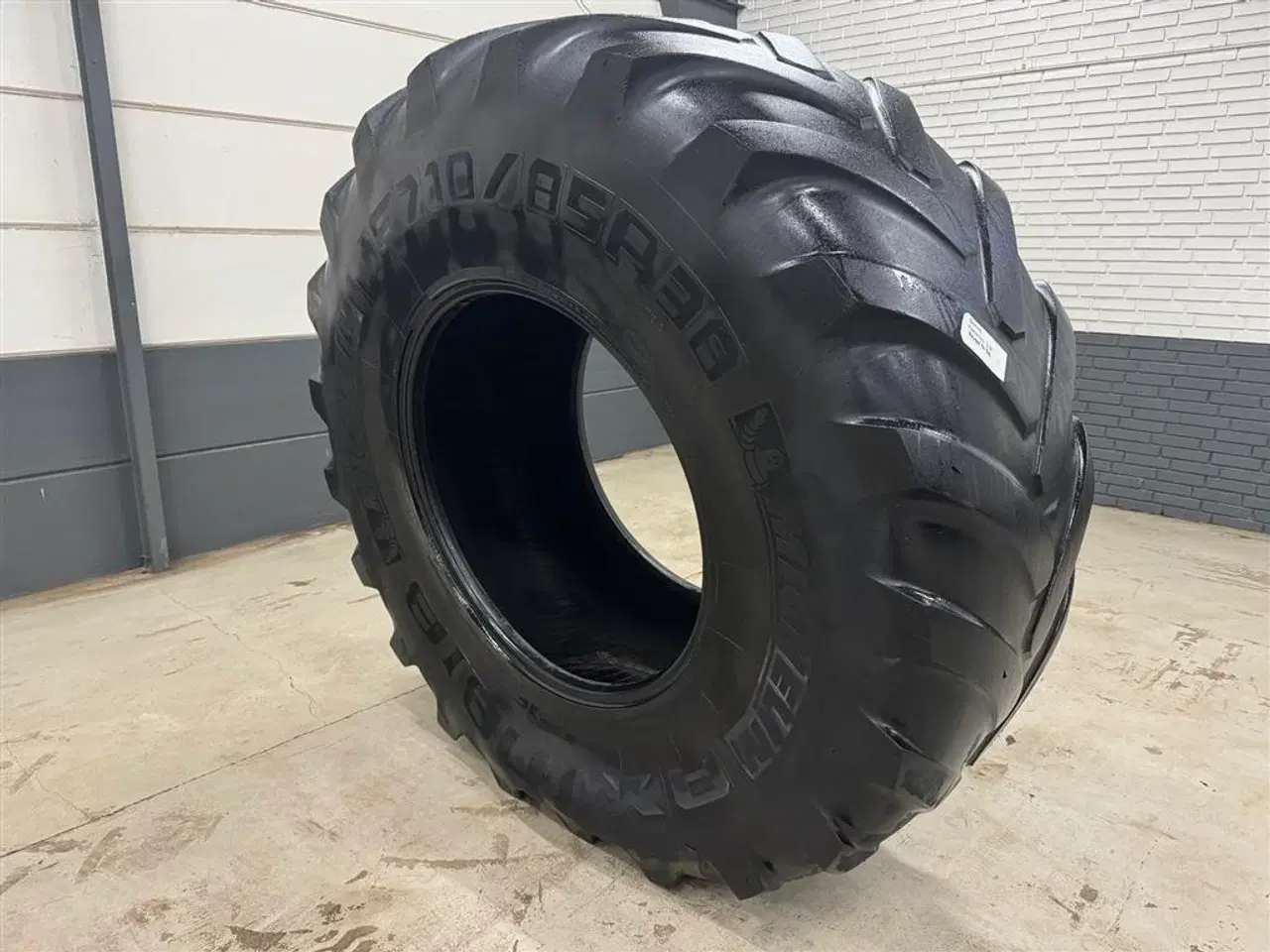 Billede 1 - Michelin 710/85R38