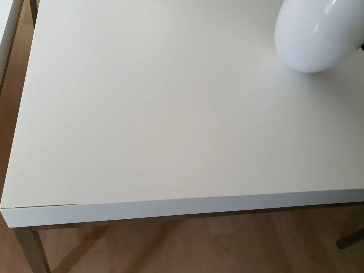 Billede 5 - Sofabord i mat/hvid (lavt/aflangt bord)