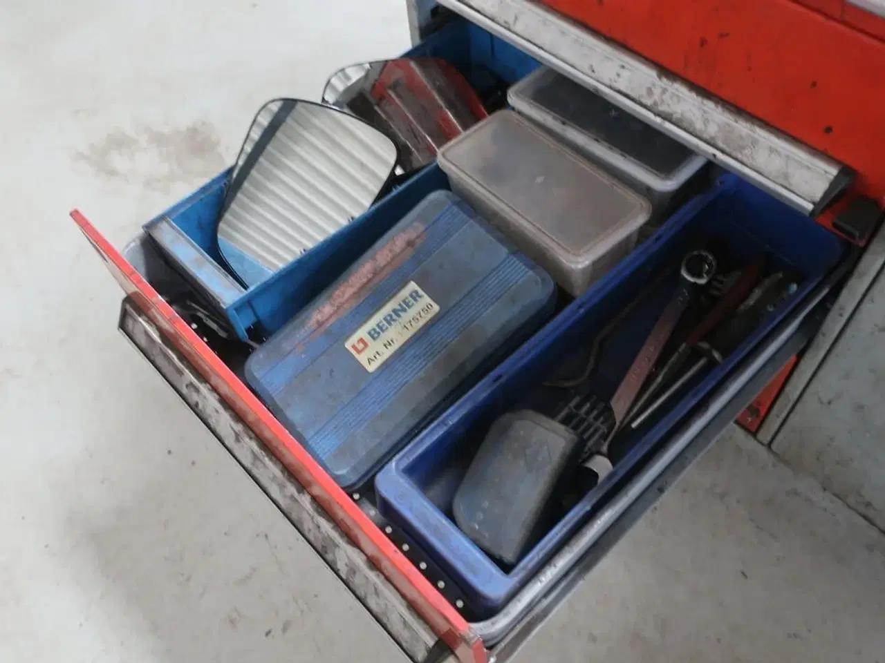 Billede 7 - Værkstedsvogn med indhold