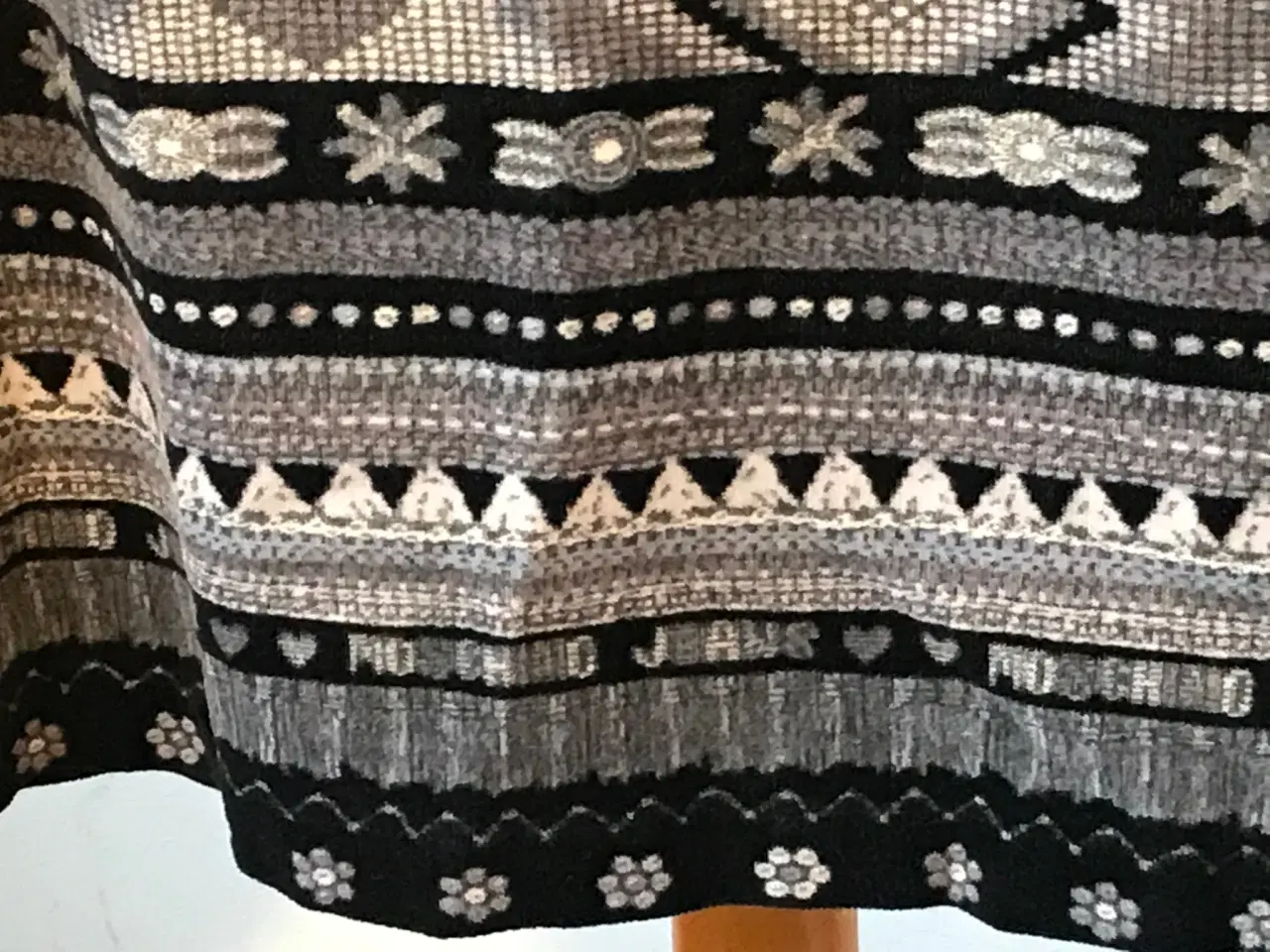 Billede 3 - Moschino, superflot nederdel, str 42