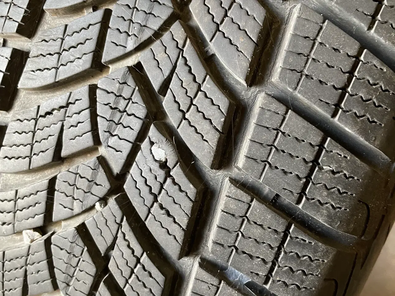 Billede 3 - 17 GoodYear 215/65r17 Ref.W33 vinter