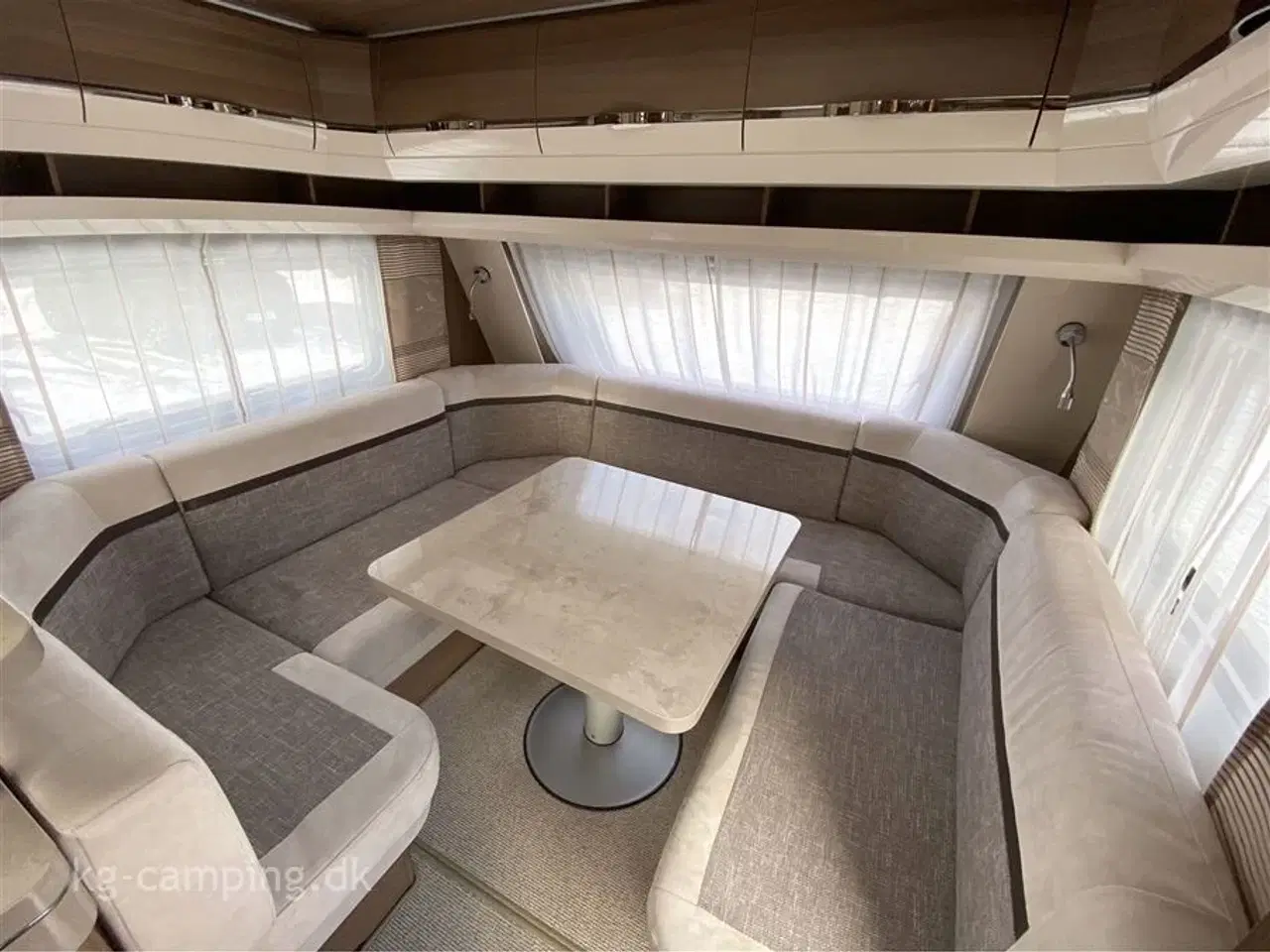 Billede 5 - 2019 - Hobby Prestige 660 WFC Stor siddegruppe og stor vinkel køkken