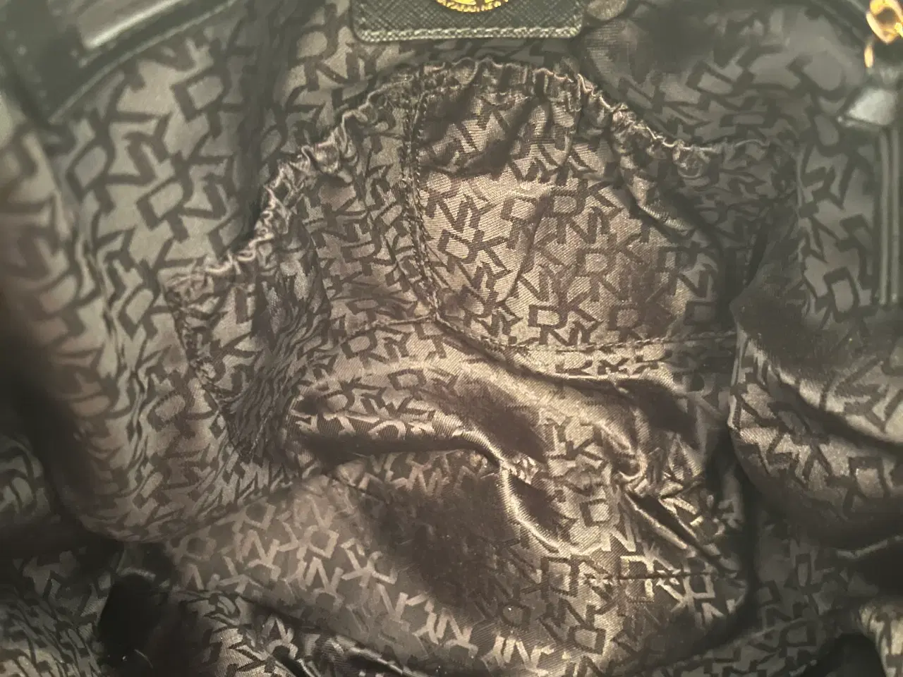 Billede 4 - DKNY sort skuldertaske