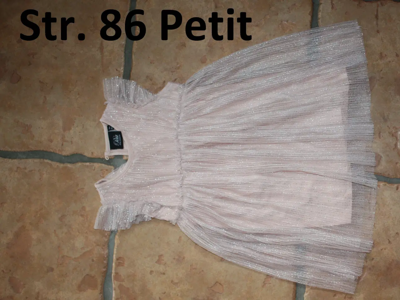 Billede 4 - Petit of Sofie Schnoor kjole str. 86