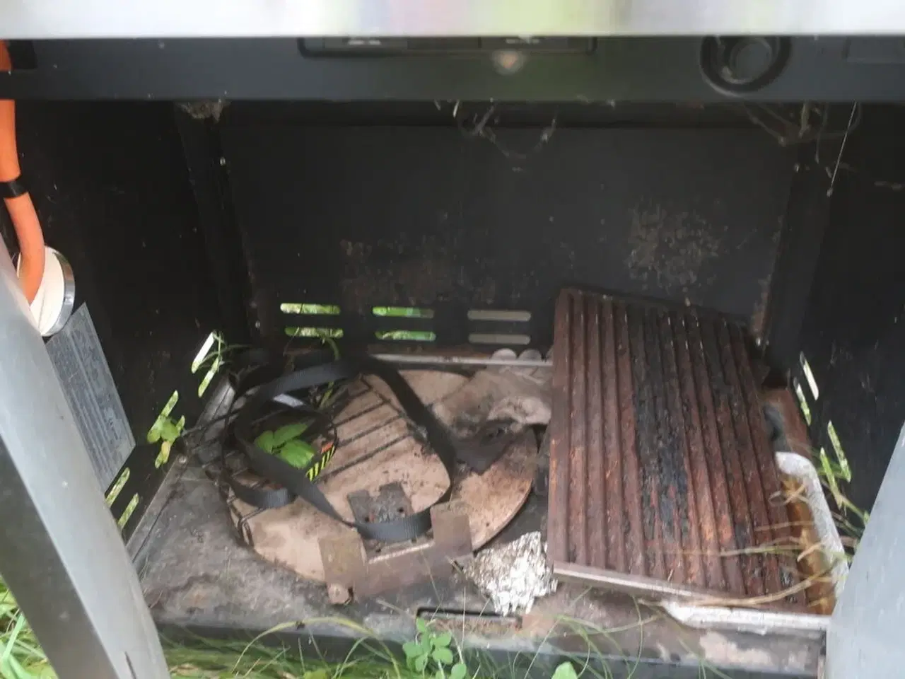 Billede 5 - Grill CHAR-BROIL PROFESSIONAL med 2 stk. gasflasker