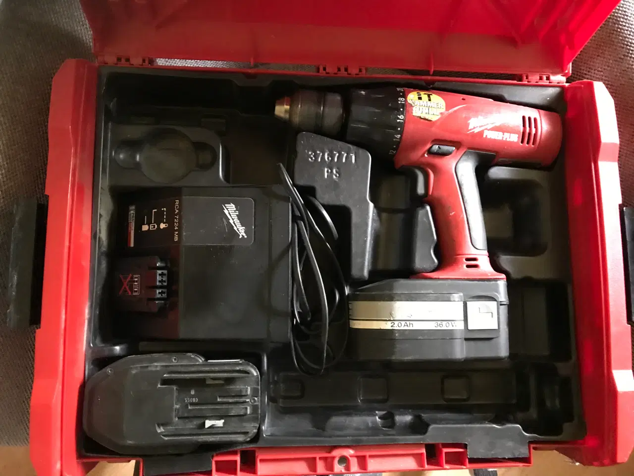 Billede 1 - Skruemaskine Milwaukee 2 Batteri, Oplader, Kuffert