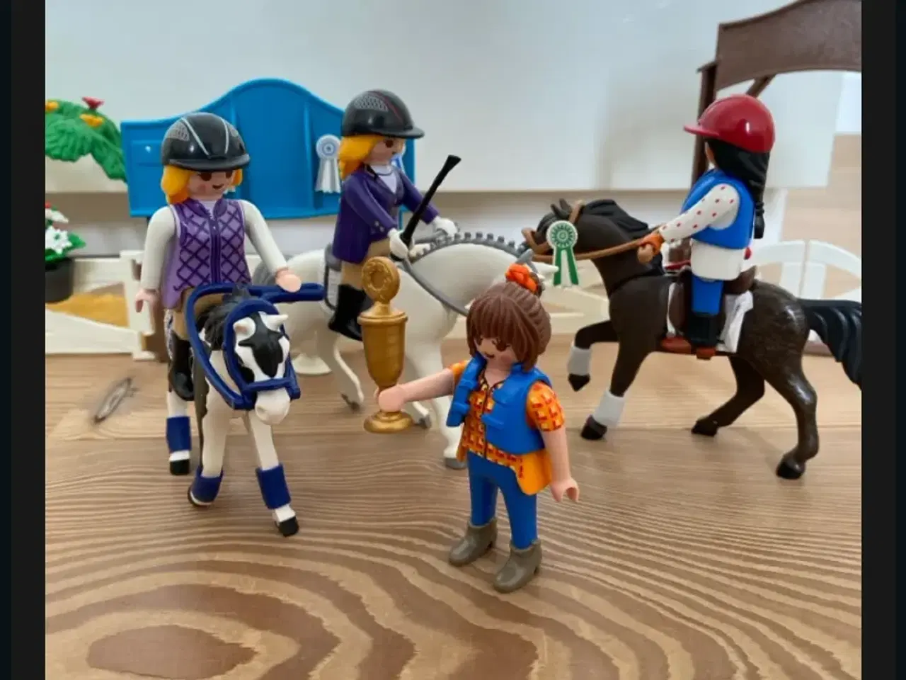 Billede 4 - Playmobil kæmpe hestestald med mange heste