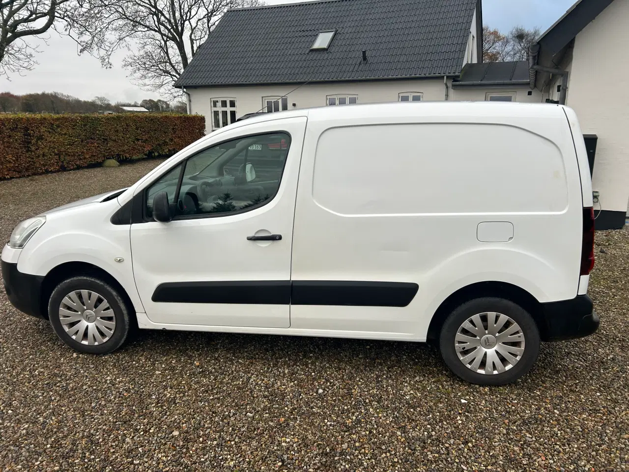 Billede 2 - Nysynet fin varevogn