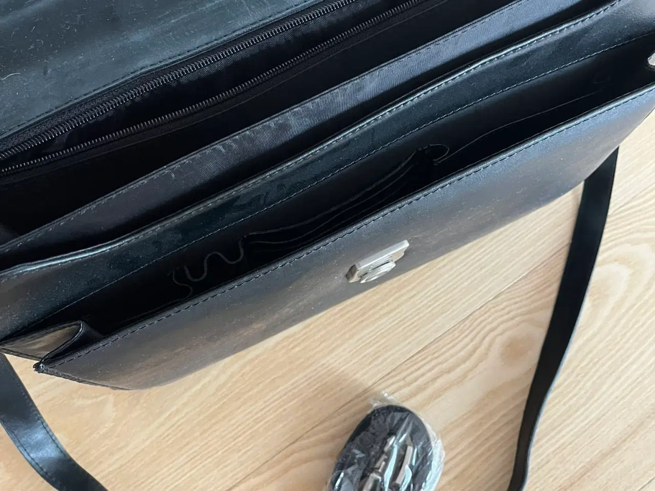 Billede 3 - Bon Gout computertaske I sort læder