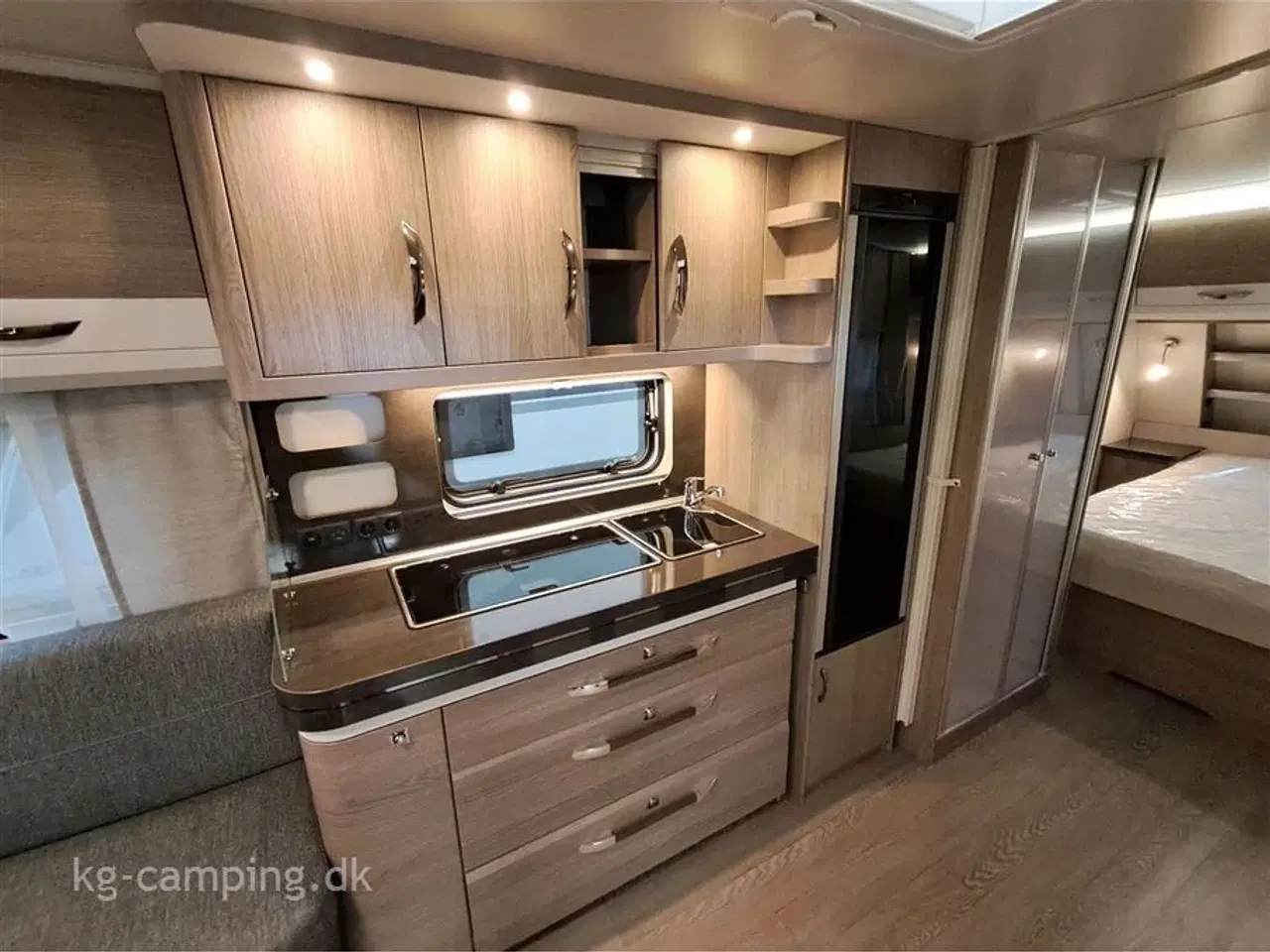 Billede 10 - 2023 - Hobby Prestige 650 UFF TILBUD nedsat med kr. 27.753,- | Lækker vogn med fritstående dobbeltseng - Kan opvejes til 2.200 kg.