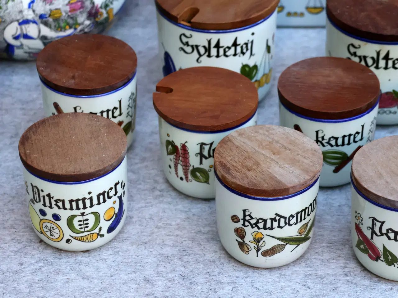 Billede 3 - Knapstrup kaffefilterholder, krukker med  mere