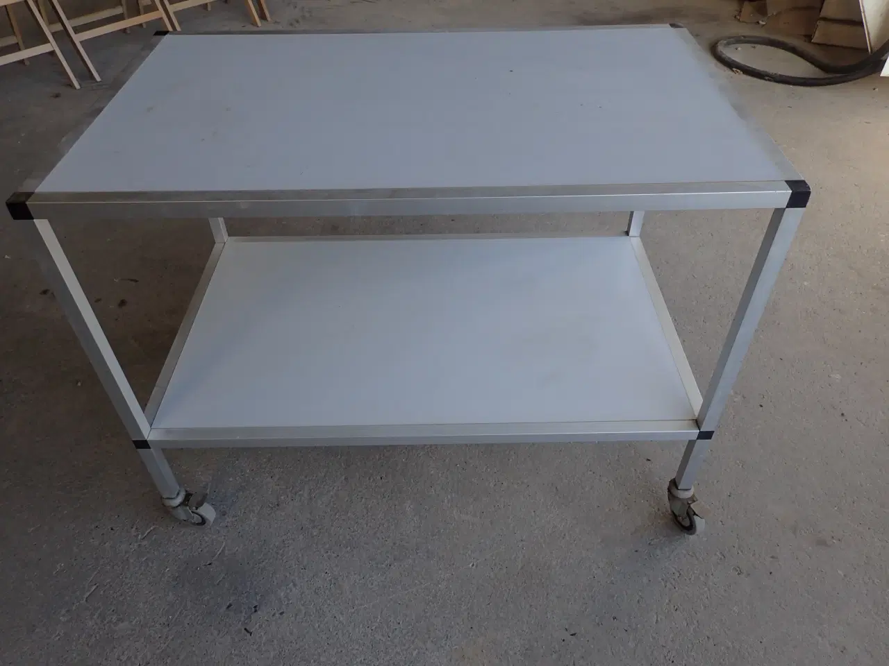 Billede 1 - Serverings/Rullebord i alu og formica.