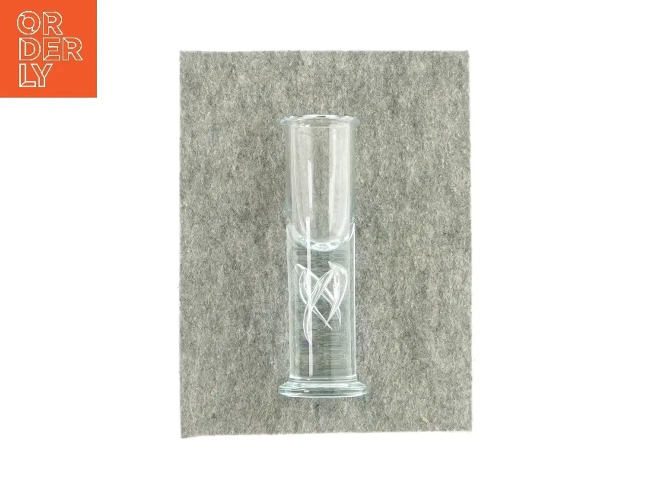 Billede 1 - Lille glas vase (str. HØ: 17x5,5 cm)