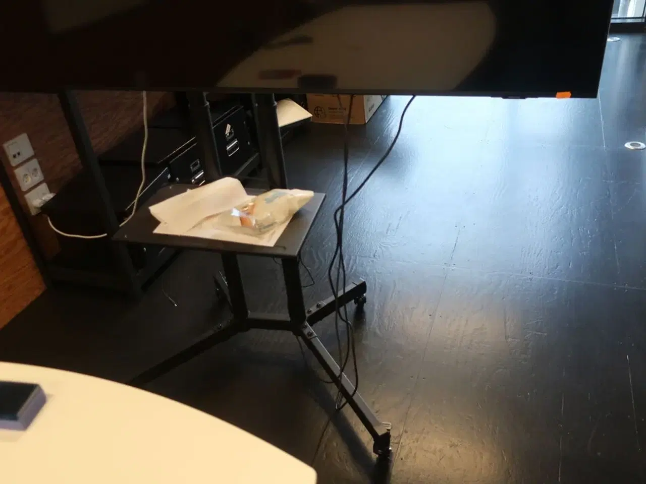 Billede 2 - SmartTV 4K SAMSUNG UE75BU8075 m. LOGITECH konferencesystem