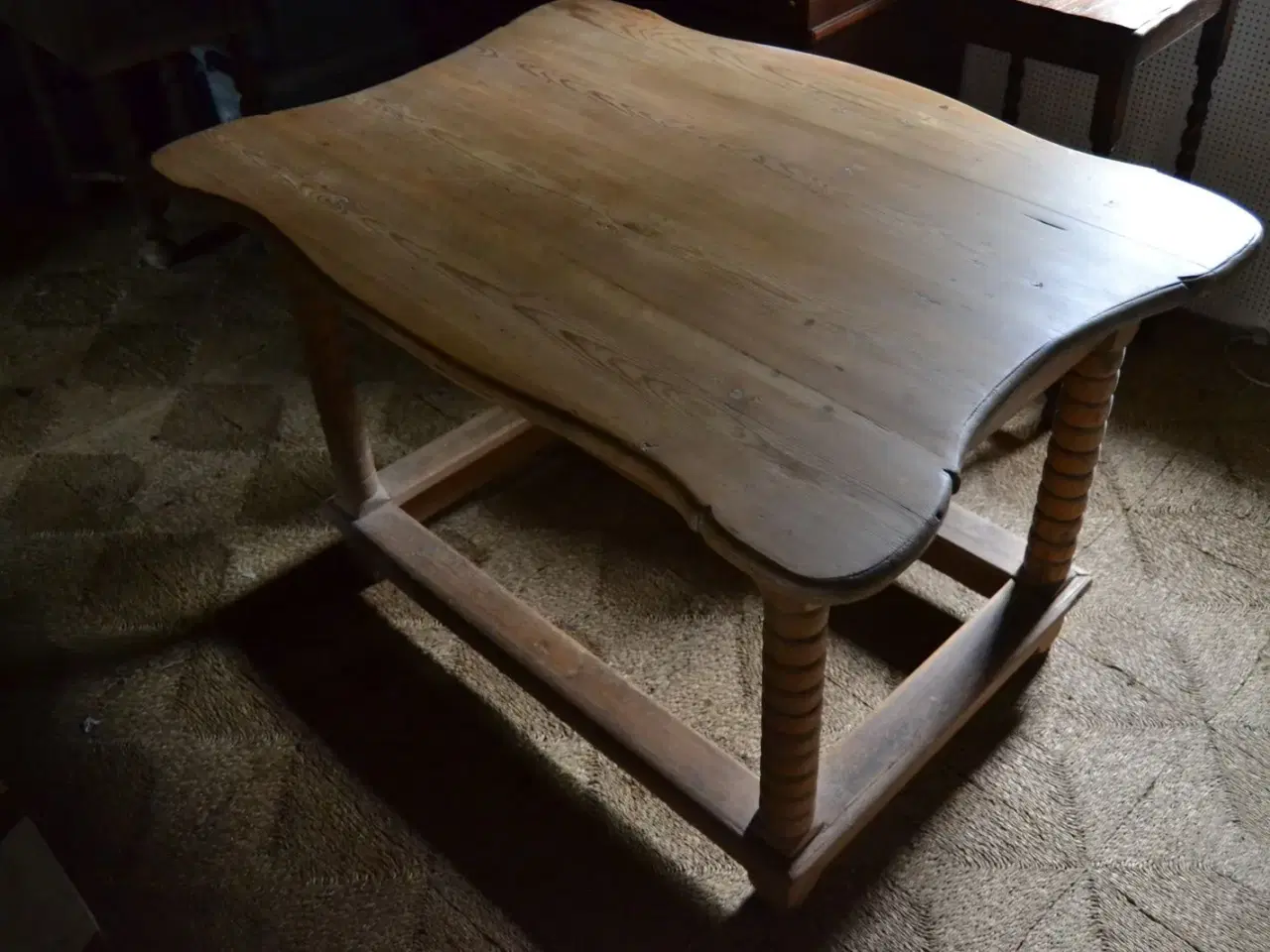 Billede 1 - Antikt fyrretræsbord