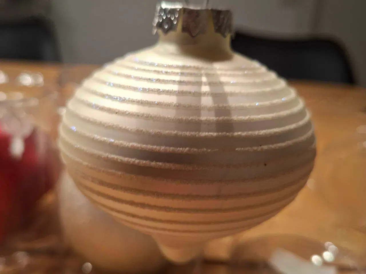 Billede 4 - Julekugler i I 3 flotte farver med glimmer 