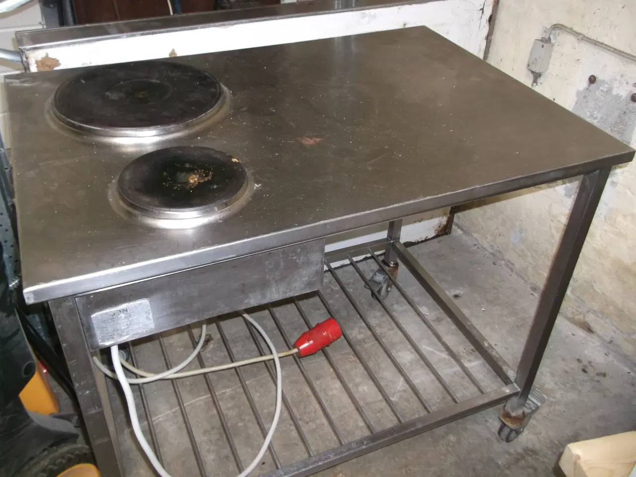 Billede 1 - Jøni  bord  med kogeplader