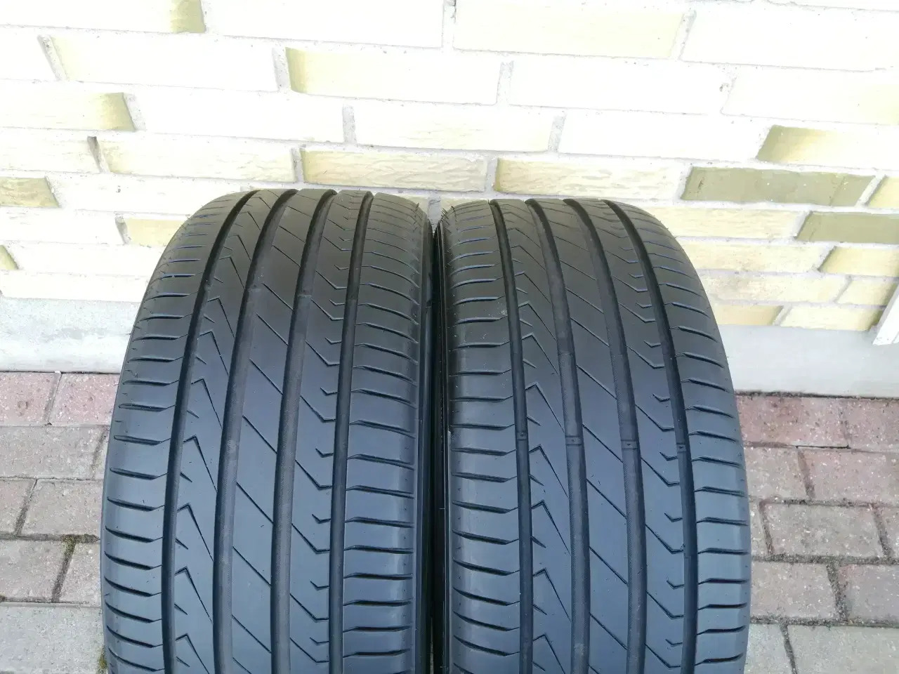 Billede 1 - Nye 19"  dæk 235-40-19 sommer,