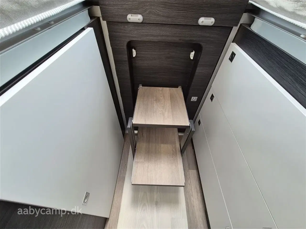 Billede 20 - 2024 - Benimar Mileo 268   NK Pakke. Automatgear. solceller. markise. 200 Ah Lithium Batteri. 2000w inverter. Maxfann. kun 16,000 km. den har fået en omgang ceramic coating så den er nem at holde.