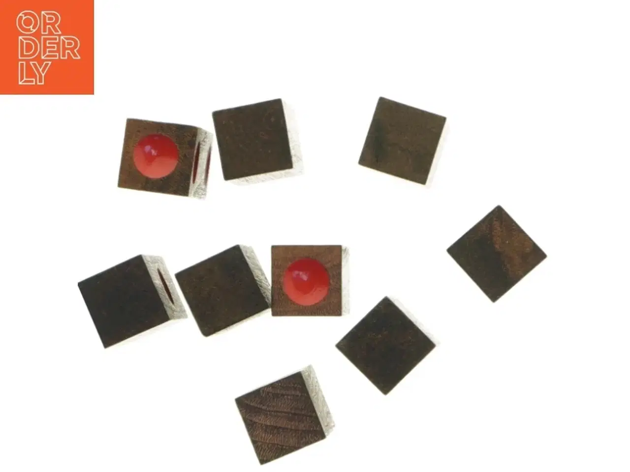 Billede 3 - Træklodser med røde prikker (str. 9 stk 7,5x2,5 cm)
