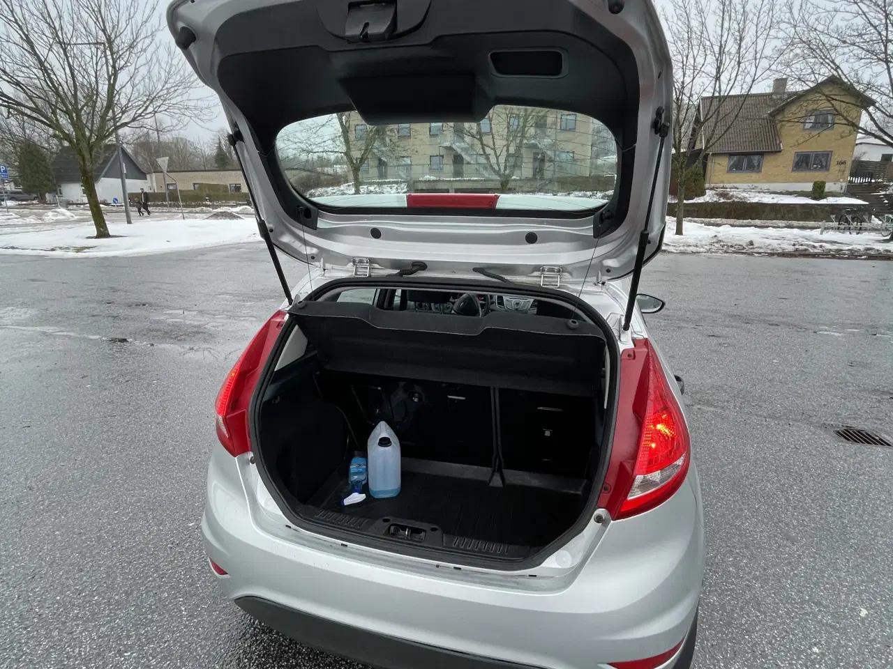 Billede 2 - Økonomisk, lav kilometer god bil