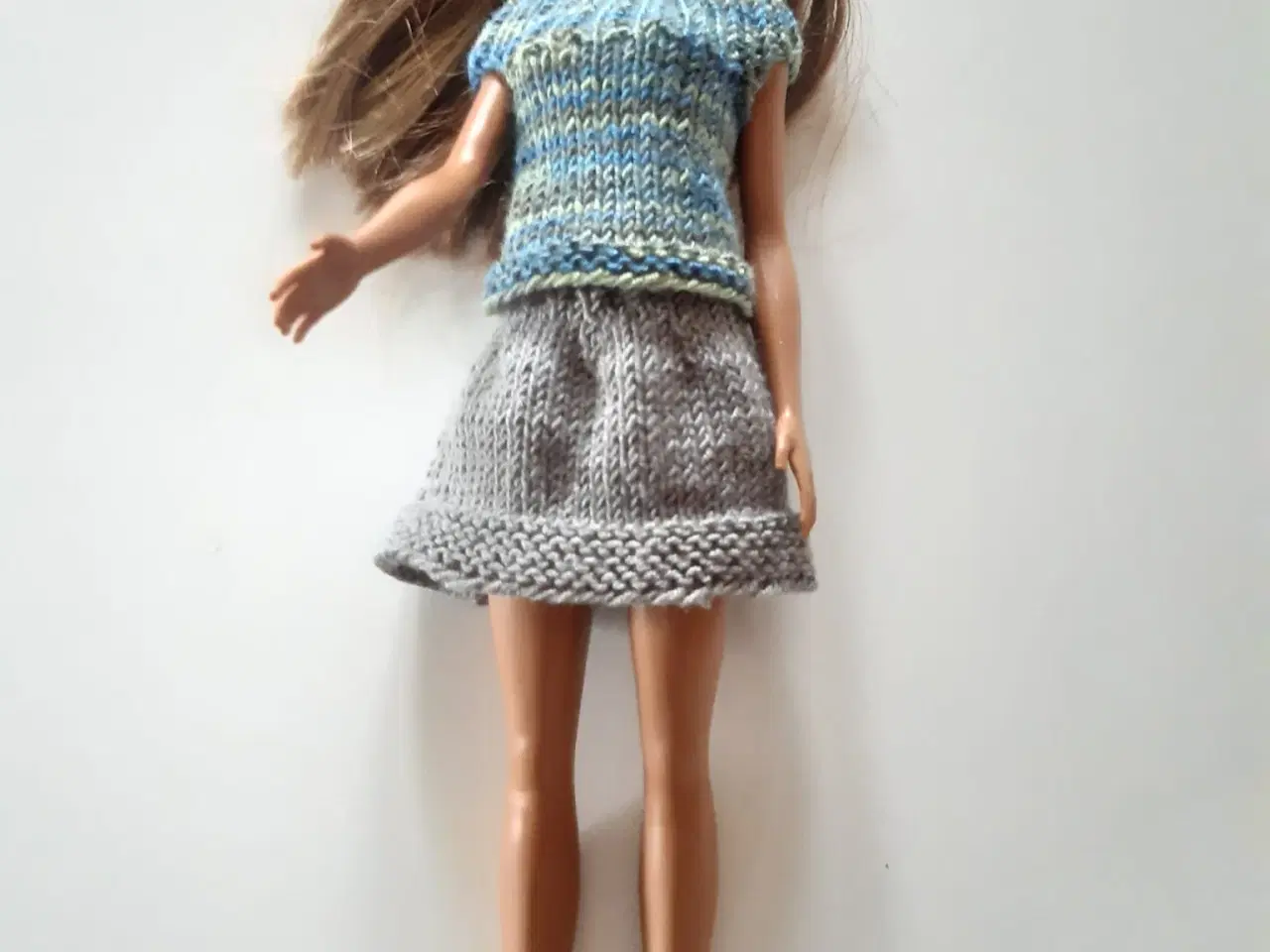 Billede 4 - Hjemmestrikket Barbie tøj