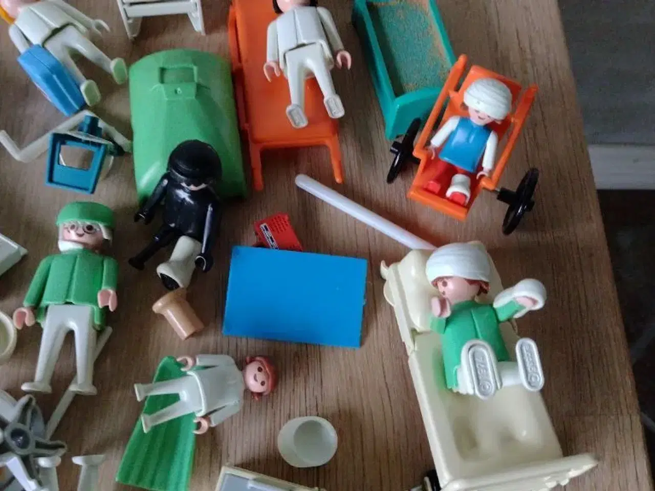 Billede 2 - Playmobil mange dele til sygehuset
