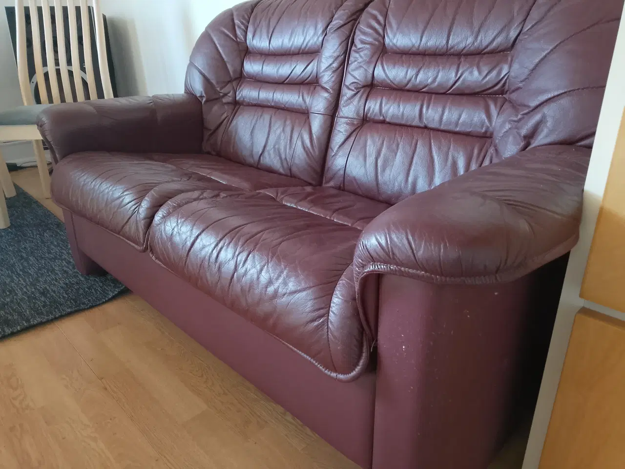 Billede 2 - 2 personers sofa længe 145 dybde 80 brun kunstlæd