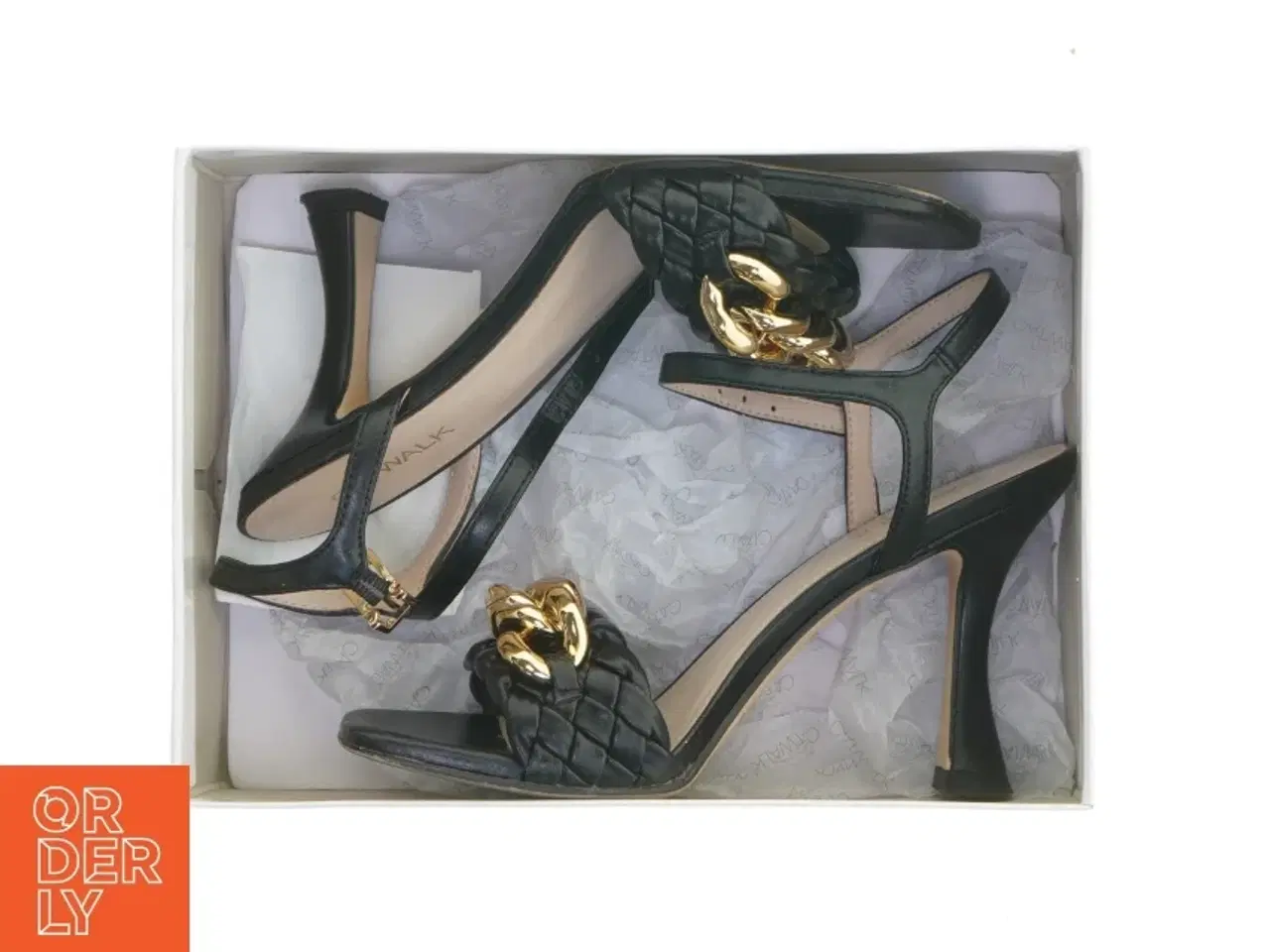 Billede 5 - Sort højhælet sandal med guld kæde detalje fra Catwalk (str. 38 )