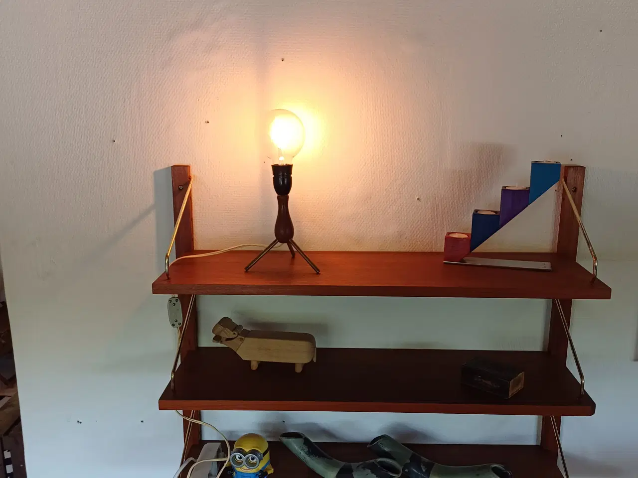 Billede 4 - Lille lampe i teak. 