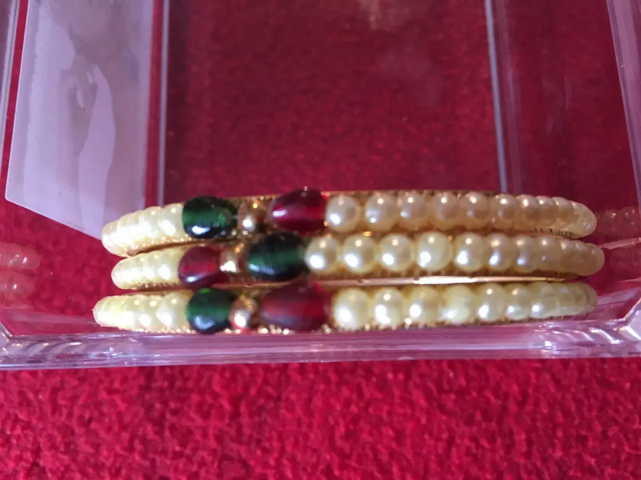 Billede 2 - Armbånd med perler til salg