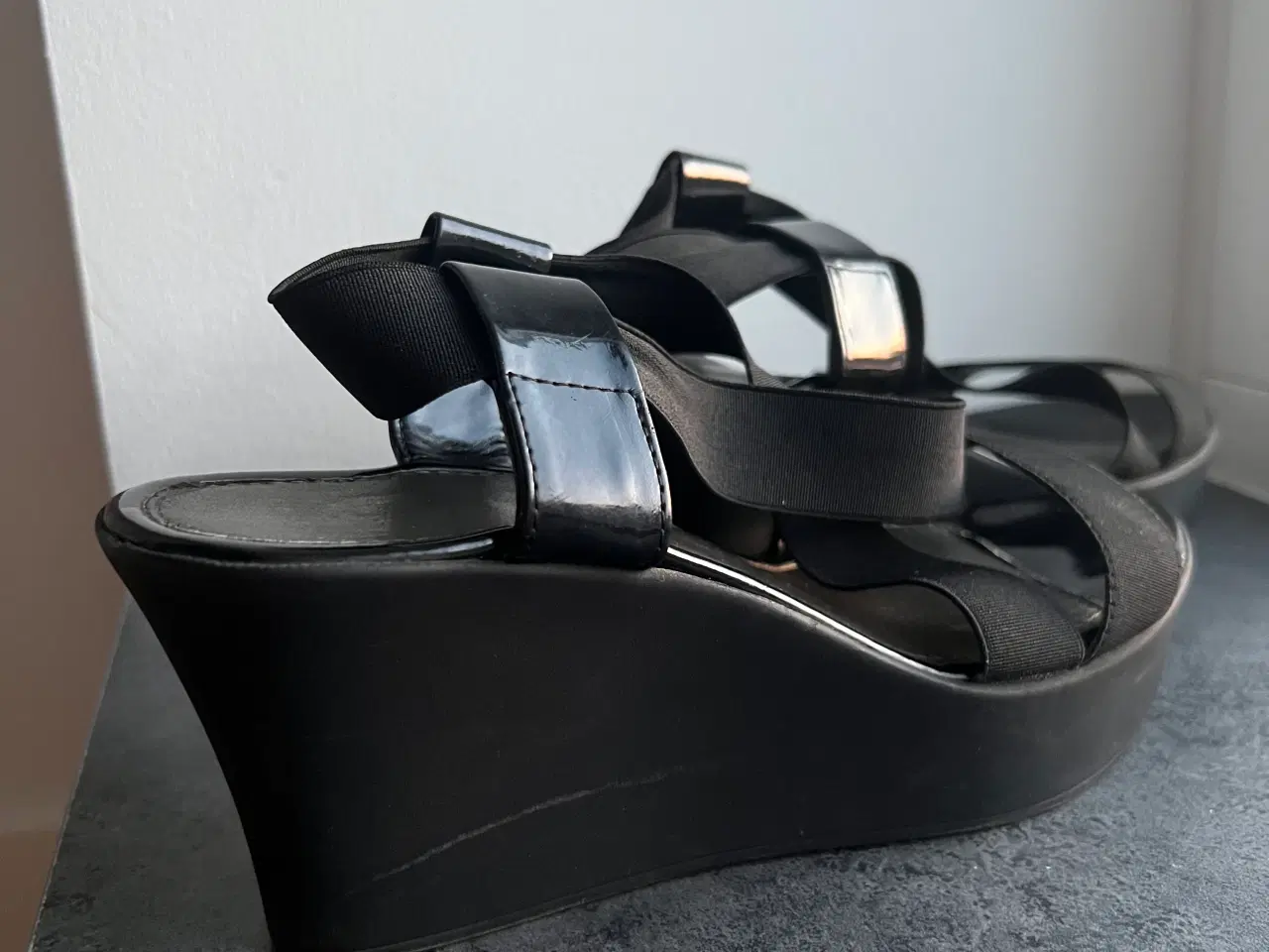 Billede 6 - Sorte plateausandaler str. 38